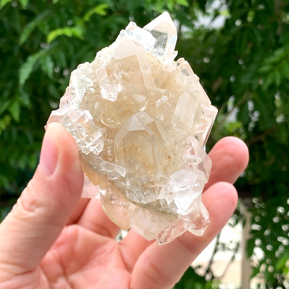 特別価格/高品質・マニカラン産]ヒマラヤ水晶クラスター/原石/淡い