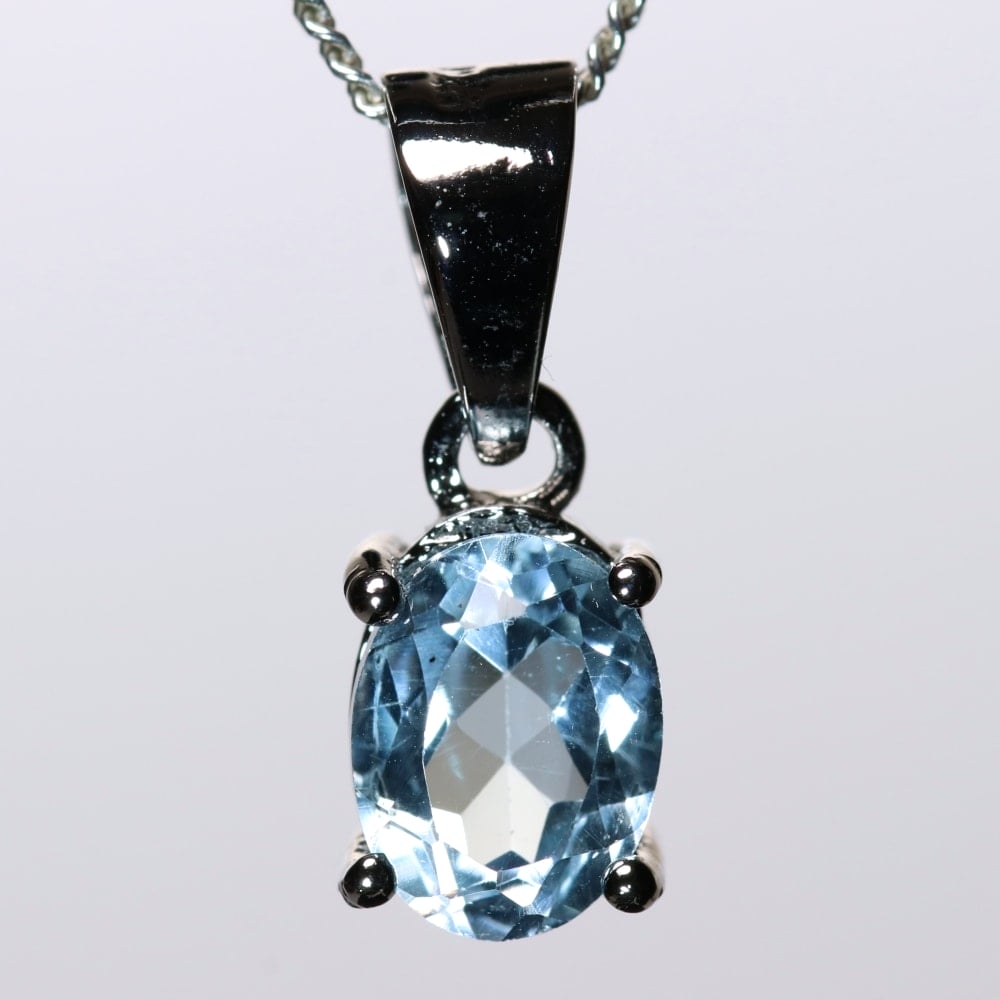 ブルートパーズペンダントトップ（シルバー925/ジュエリーカット