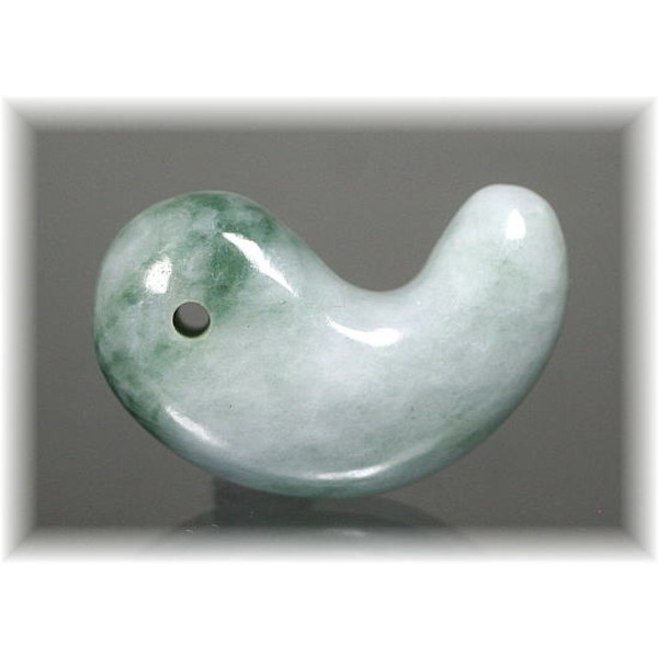 ミャンマー産]天然ヒスイ（翡翠）勾玉 - 埼玉県吉川市の天然石専門店