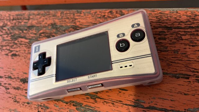 幻となりつつある“芸術作品”ゲームボーイミクロの抗えない魅力！小型