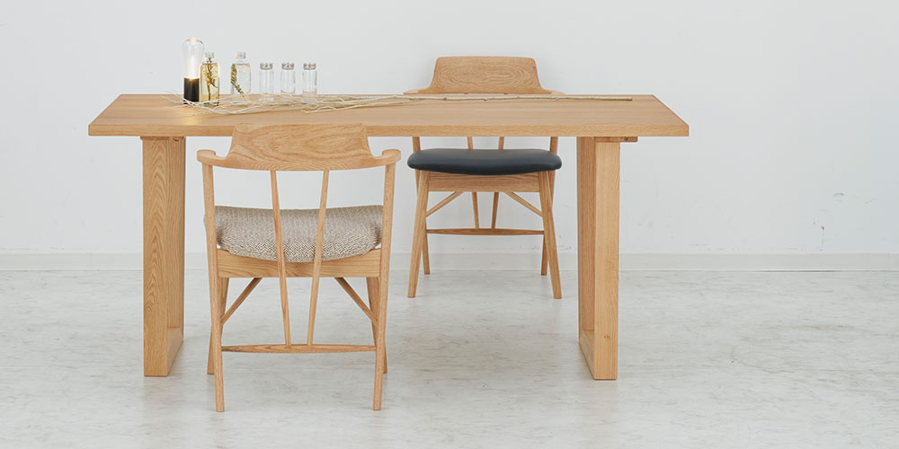 ダイニングチェア「エラ2 SLC-201 NA」レッドオーク材 座面PVCブラック