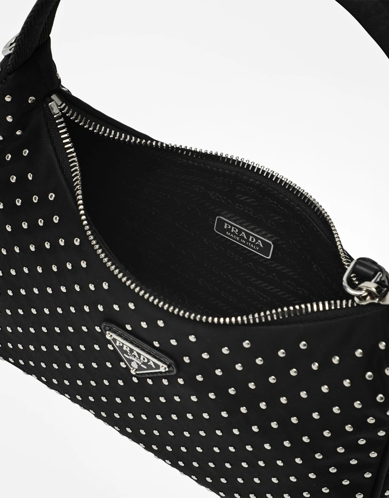 Prada ブラックRe Editionナイロンハンドバッグスタッズ付き (すべての