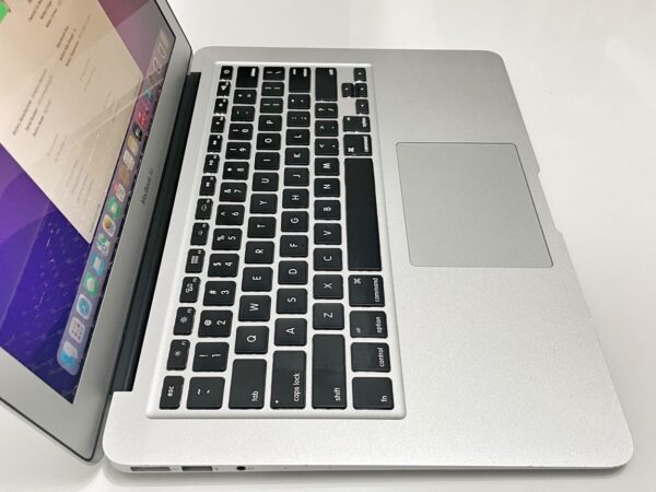 Refurbished MacBook Air 2017 | iApples | Apple Devices en