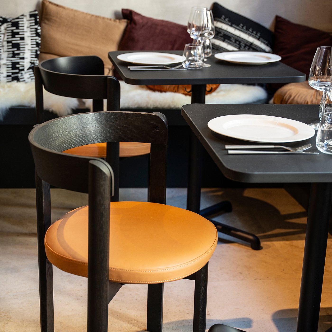 STENSELE ステーンセレ テーブル, チャコール/チャコール, 70x70 cm - IKEA