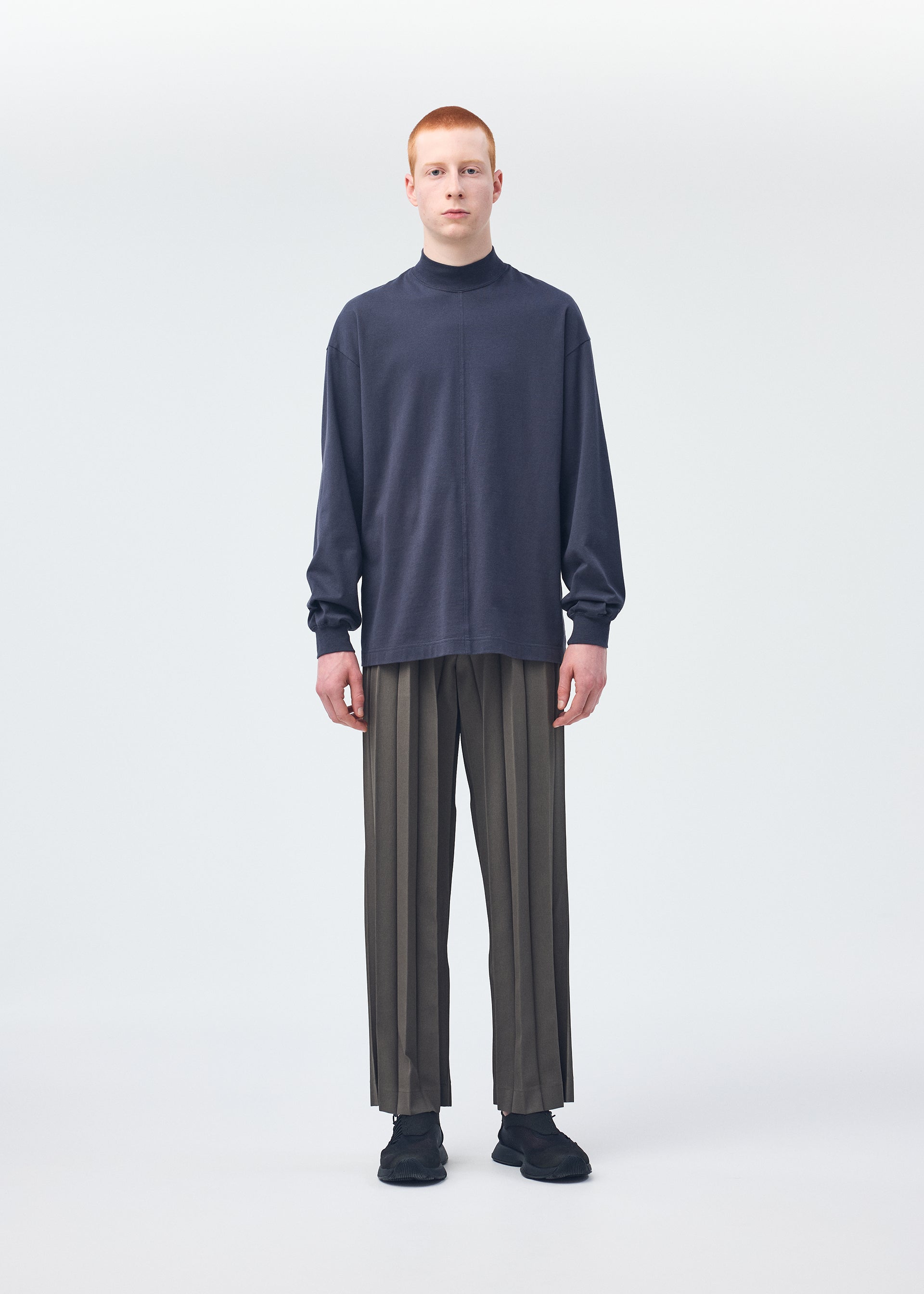 Black Turtleneck Top – isseymiyake.com