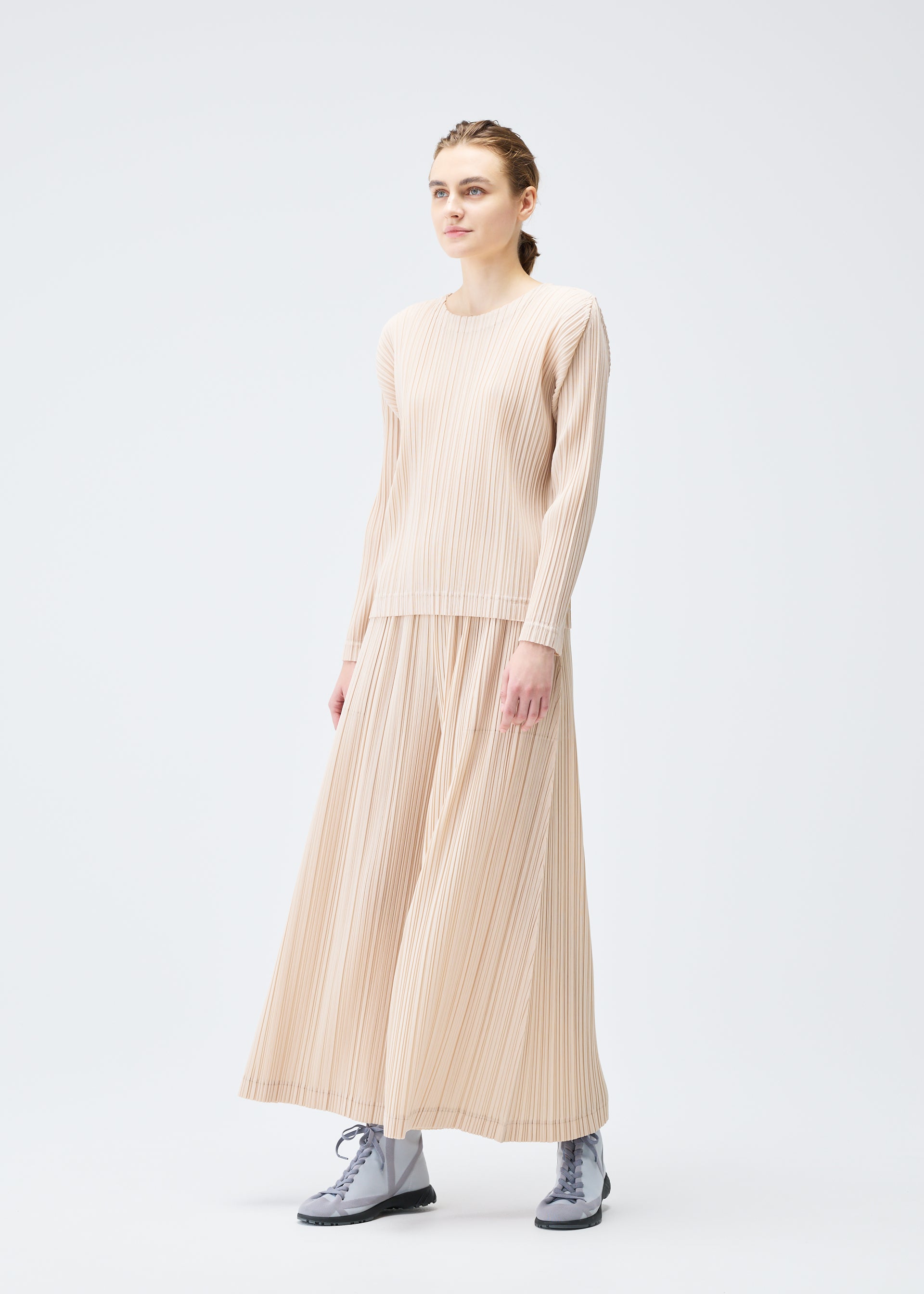 WOOL PLEATS – isseymiyake.com
