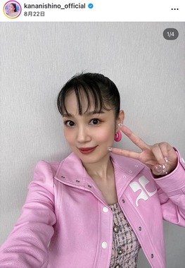 西野カナ、膝上ミニスカ×スウェットの「激カワ」コーデ片足上げ