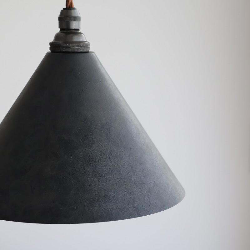 円錐 削りだし 黒ムラ LED電球 | ペンダントランプ | フタガミ 照明