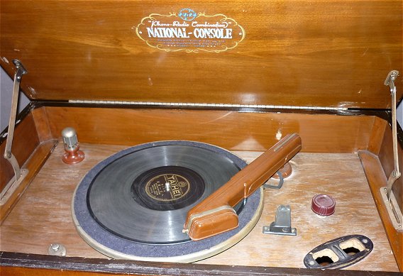 終戦直後の電気蓄音機