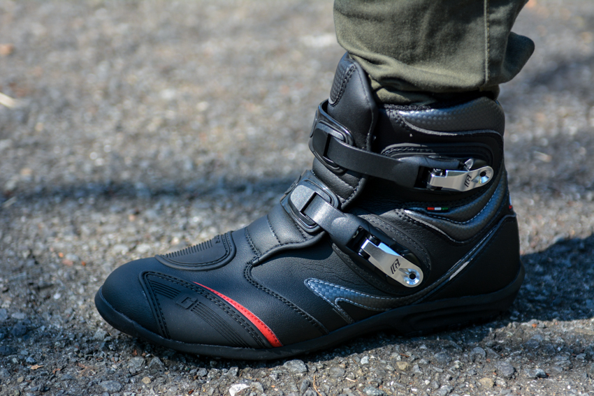 ガエルネ「タフギア」と「タフギアフラット」は何が違う？バイクの