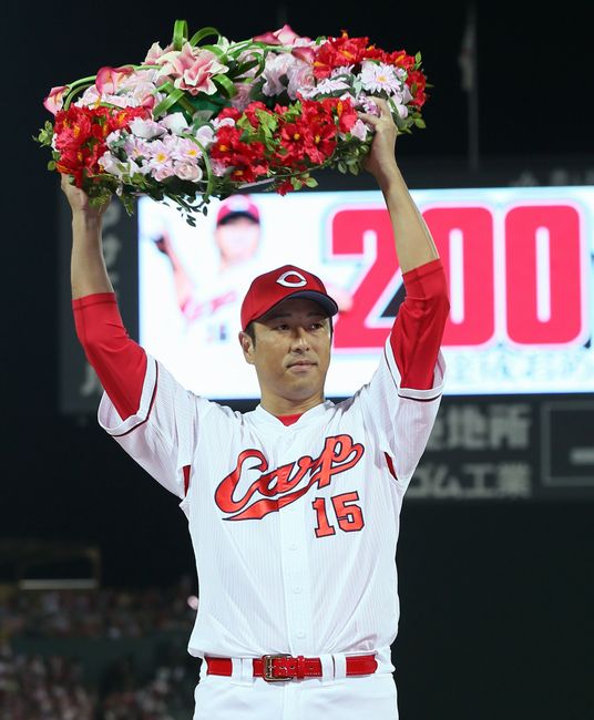 日米通算200勝を達成した広島の黒田博樹＝2016…：黒田博樹投手 写真