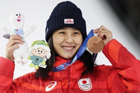 丸山希が銅メダル 日本女子で2人目―ジャンプ〔ミラノ・コルティナ
