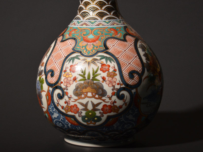 献上手古伊万里焼】花瓶 染錦本金吉祥松竹梅地紋鷲図