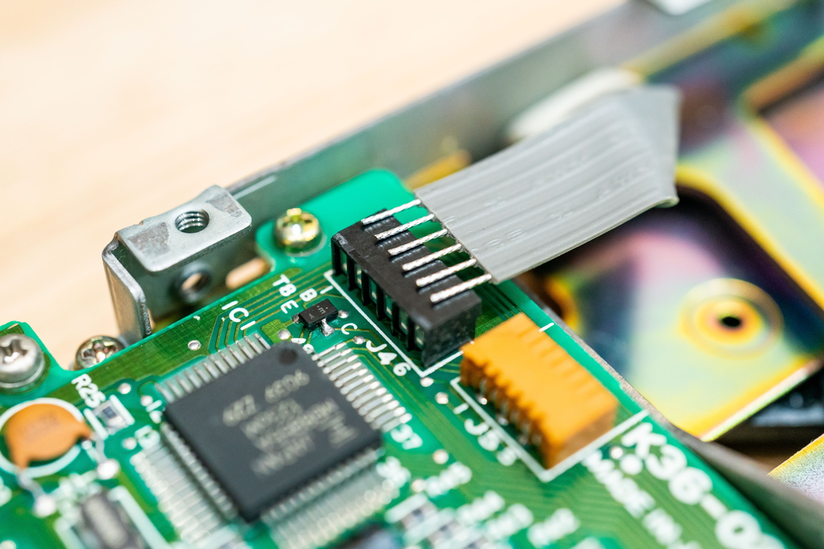 X68000 SUPER内蔵FDDの分解手順と電解コンデンサ交換 | 巨大