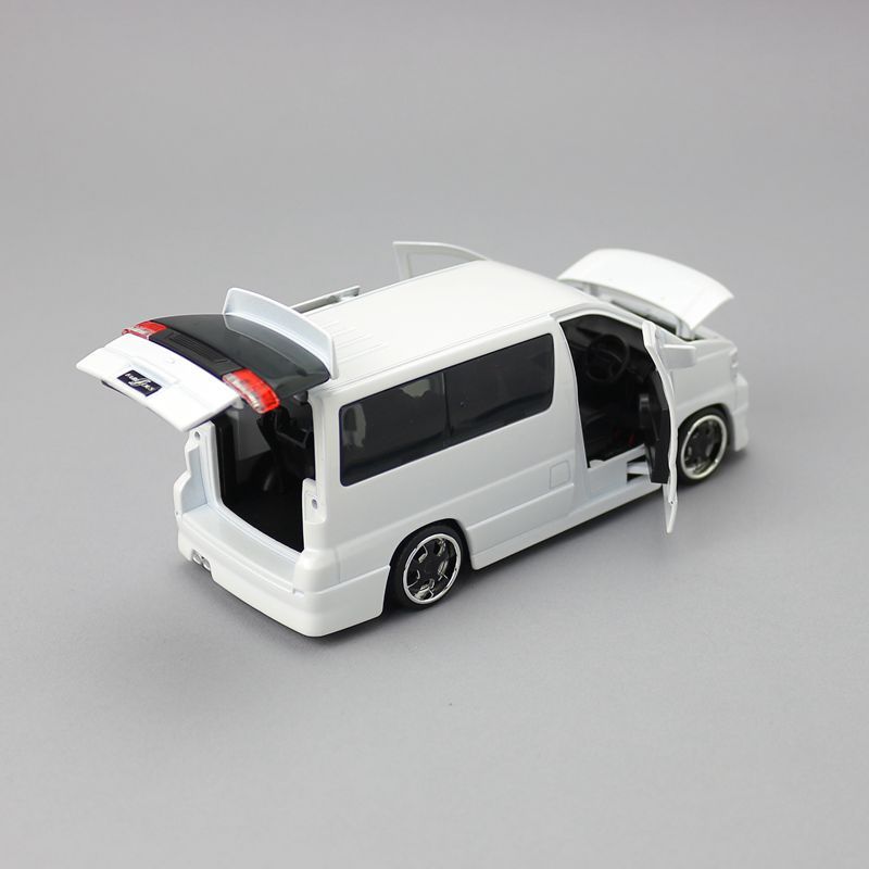 JKM 1/32 Nissan Elgrand MPV Modern Car Model – OMEGA DIECAST