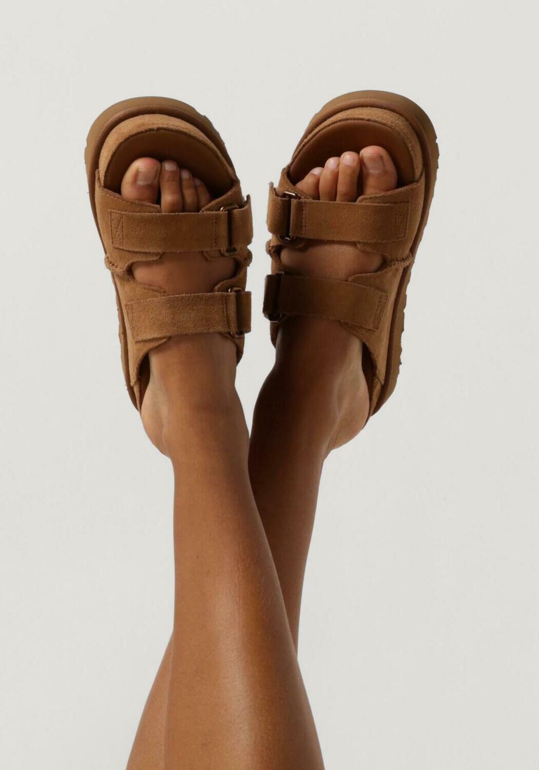 Cognac UGG Slippers W GOLDENSTAR HI SLIDE | Omoda