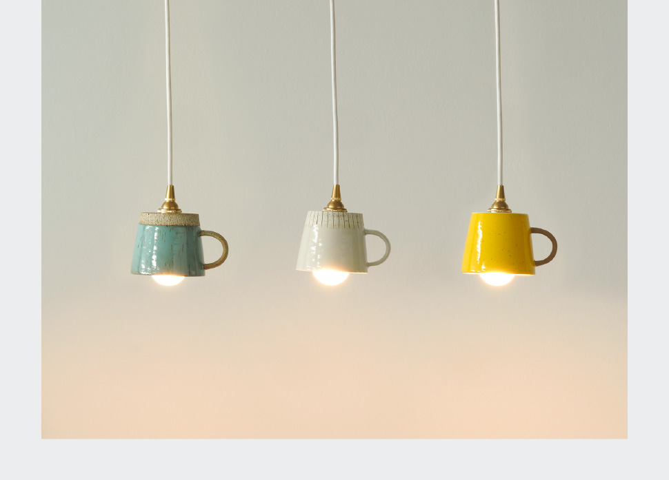 陶器の質感と味のある色合い、アンティーク風のかわいい雰囲気のある