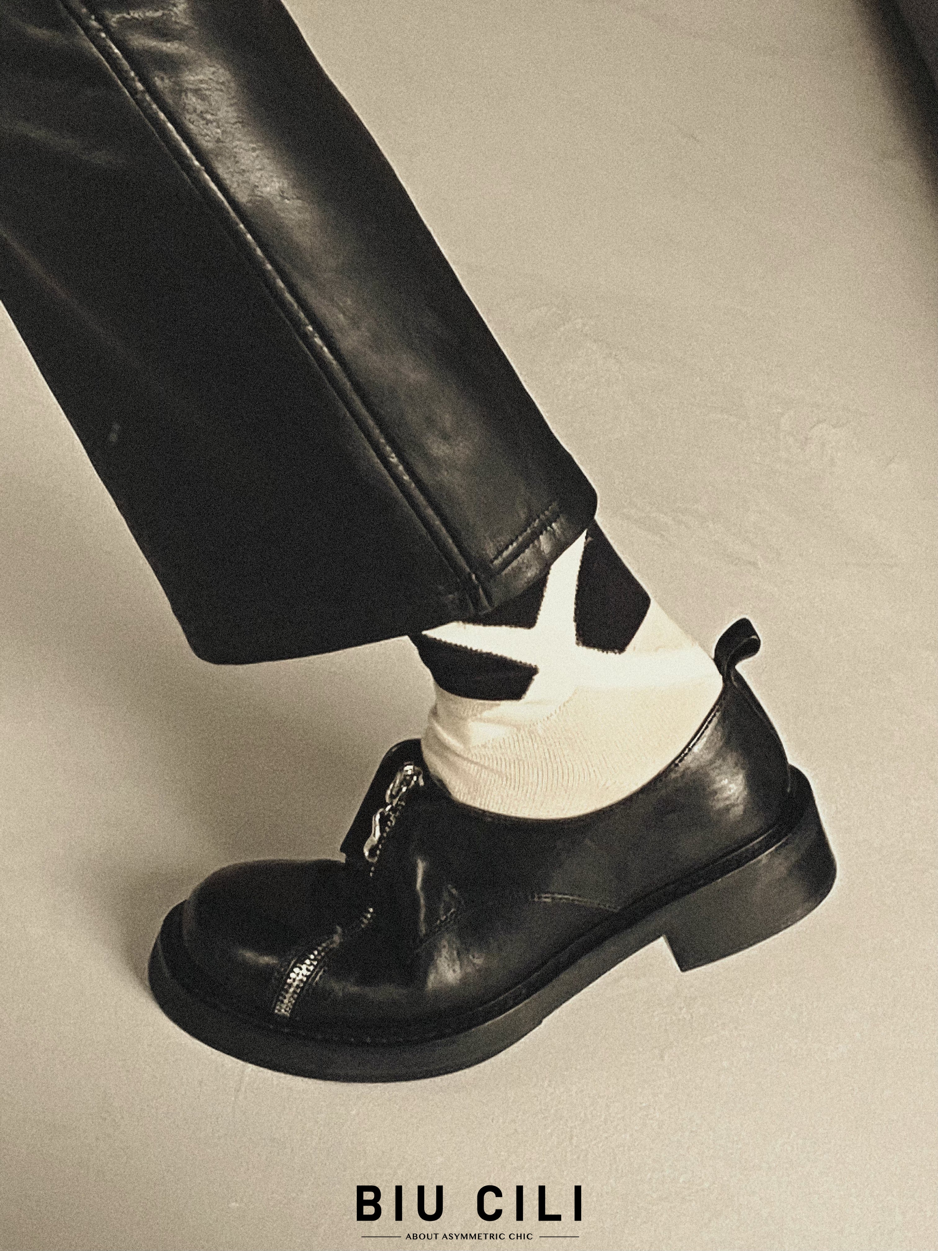 BIU CILI Woody Horsehide Leather Loafer Shoes with Asymmetric Zip