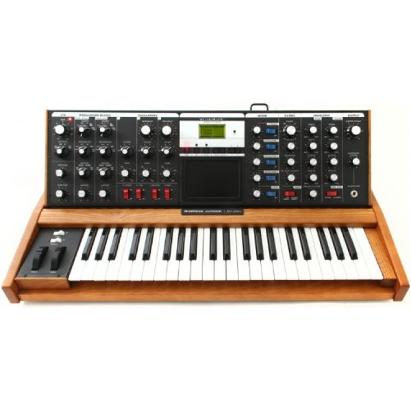 Korg、MOOGから最高品質のシンセサイザーMinimoog Voyager Performer