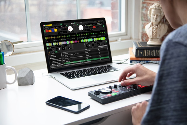 NumarkのPCDJコントローラー「DJ2GO2 TOUCH」のご紹介です。