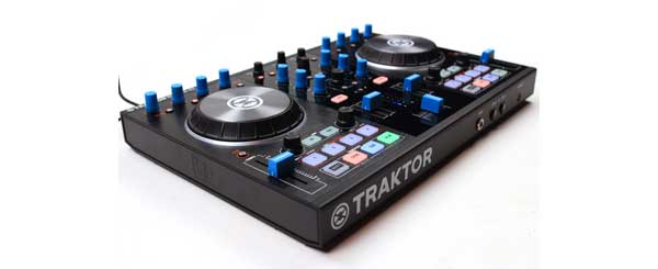 NATIVE INSTRUMENTS TRAKTOR KONTROL S2 MK2の紹介です。