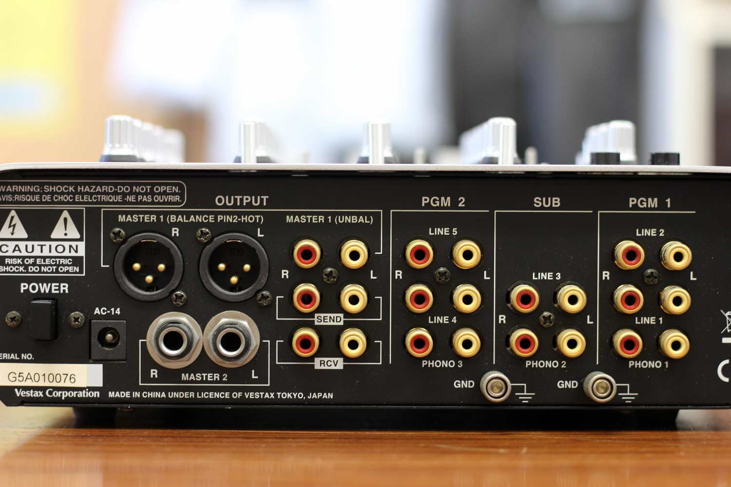 中古品VestaxのDJミキサー、VMC-185XLのご紹介です。