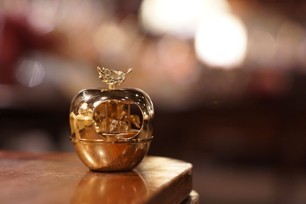 クリスマスプレゼントにもおすすめ♪メリーゴーランドオルゴール