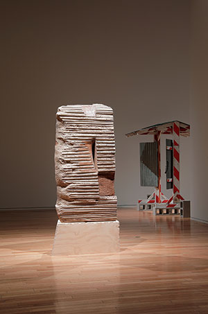 トム・サックス ティーセレモニー[展示風景]｜東京オペラシティアート