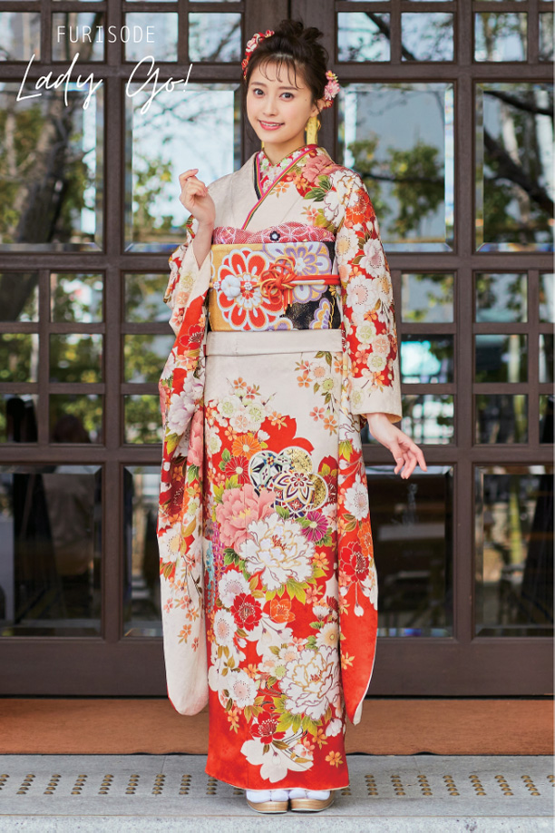 白イボリー×オレンジ色の古典花柄振袖／華やかで可愛いレトロ白系スタイル