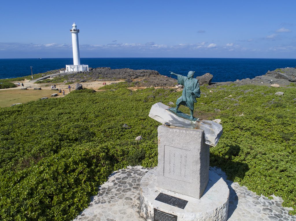 沖縄有数の絶景スポット「残波岬」 公園、ビーチ、夕日などの見どころ