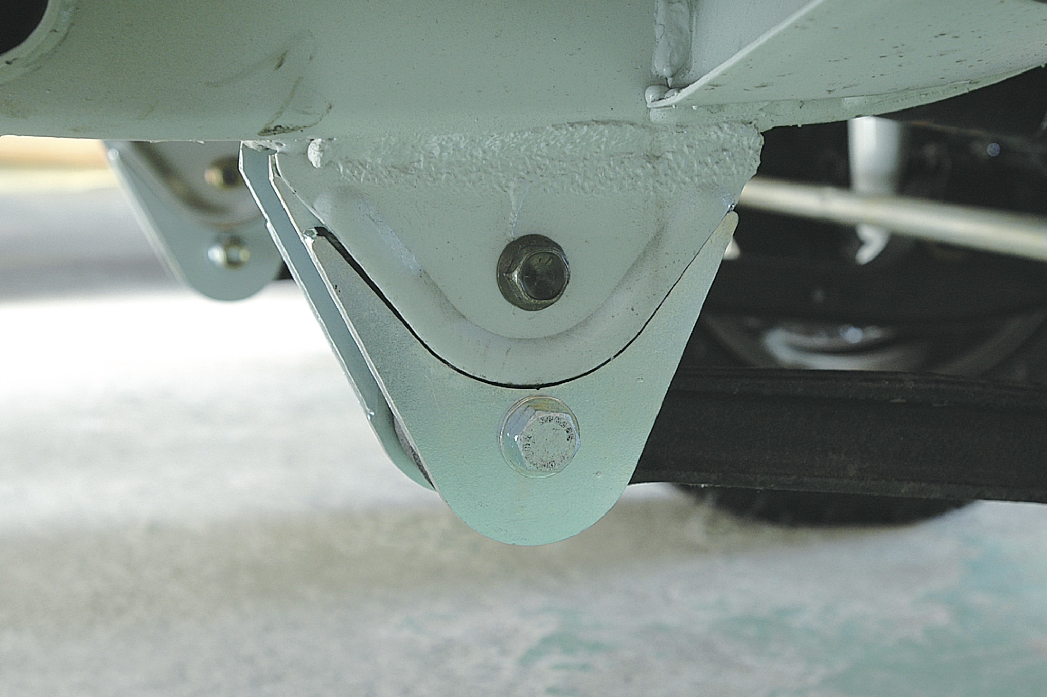 リーディングアームダウンブラケット（スプリングロード製