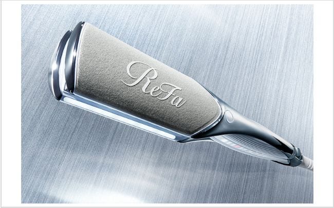 ワンストロークでうねり整う。ReFaから、ストレートアイロン「ReFa