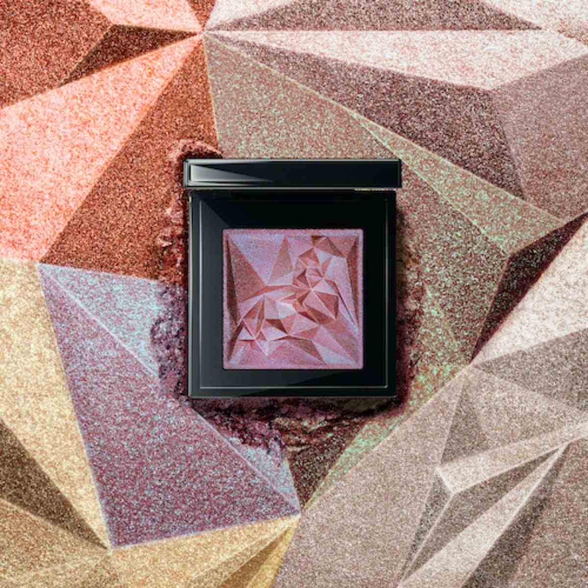 シュウ ウエムラから、ダイヤモンドアイシャドウ「クラッシュド ジェム