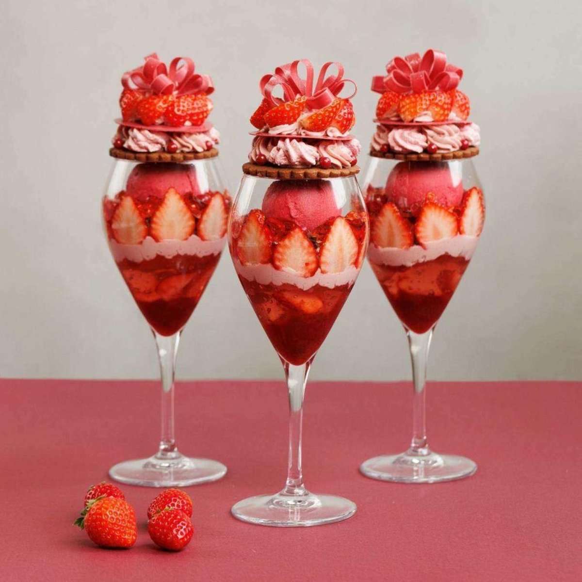 東京・4500円以下のアートないちごパフェ3選。いちご1パックを使った夜