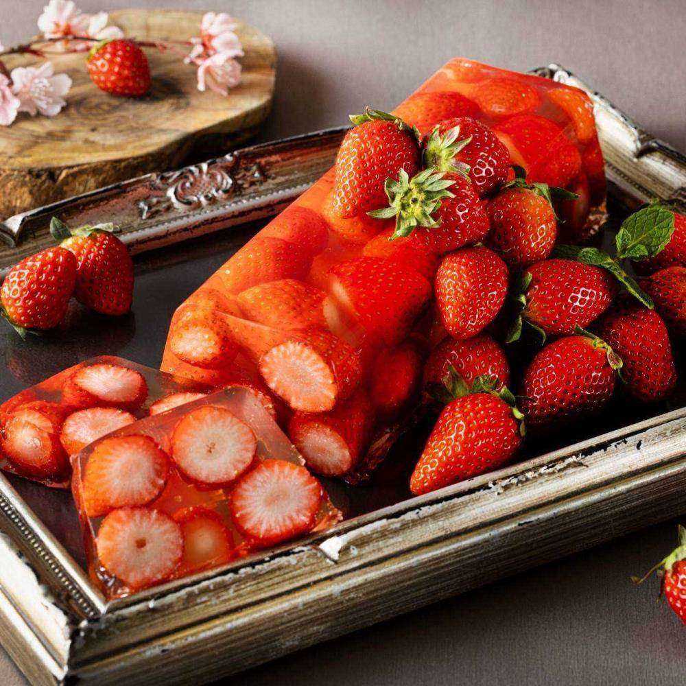 フレッシュ苺とストロベリースイーツや旬のイタリアン約60種+ソフト