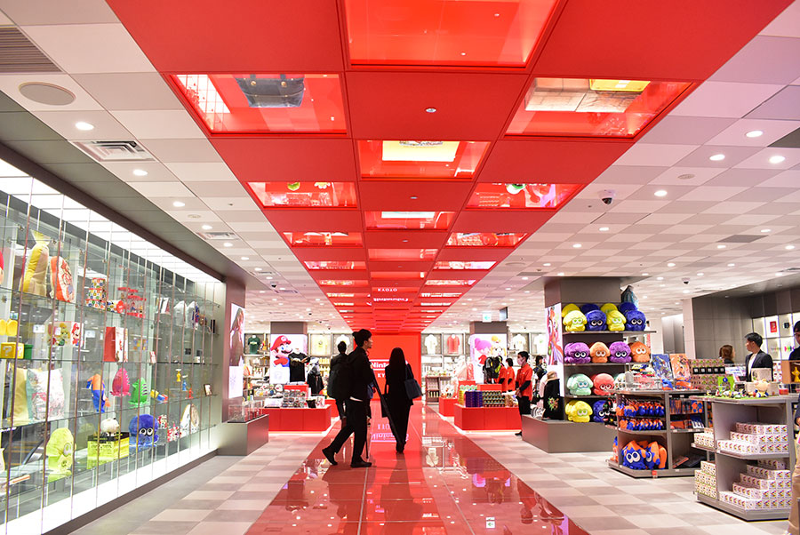 巨大マリオに通行人も驚き、京都高島屋に「任天堂」の直営店 | Lmaga.jp