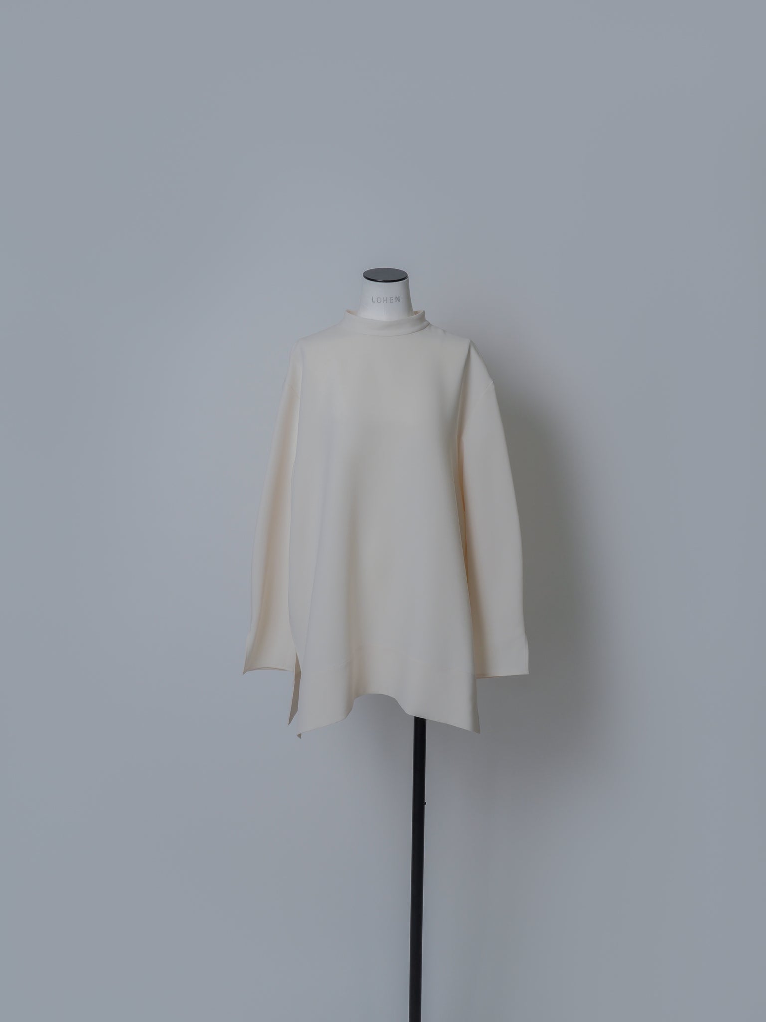 2025AW PRE ORDER】BACK OPEN BLOUSE – LOHEN