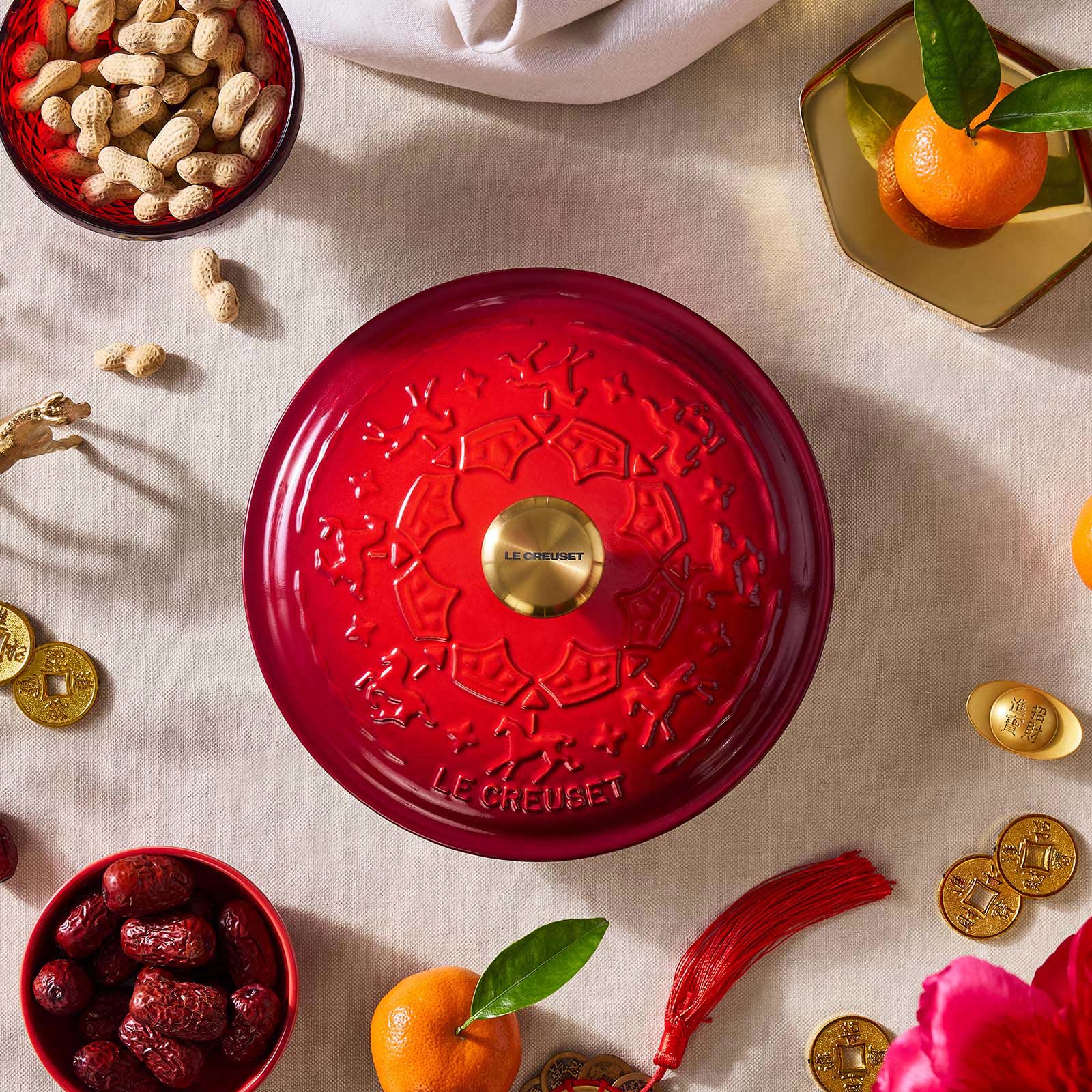 シグニチャー ココット・ロンド ホースレリーフ 22cm チェリーレッド