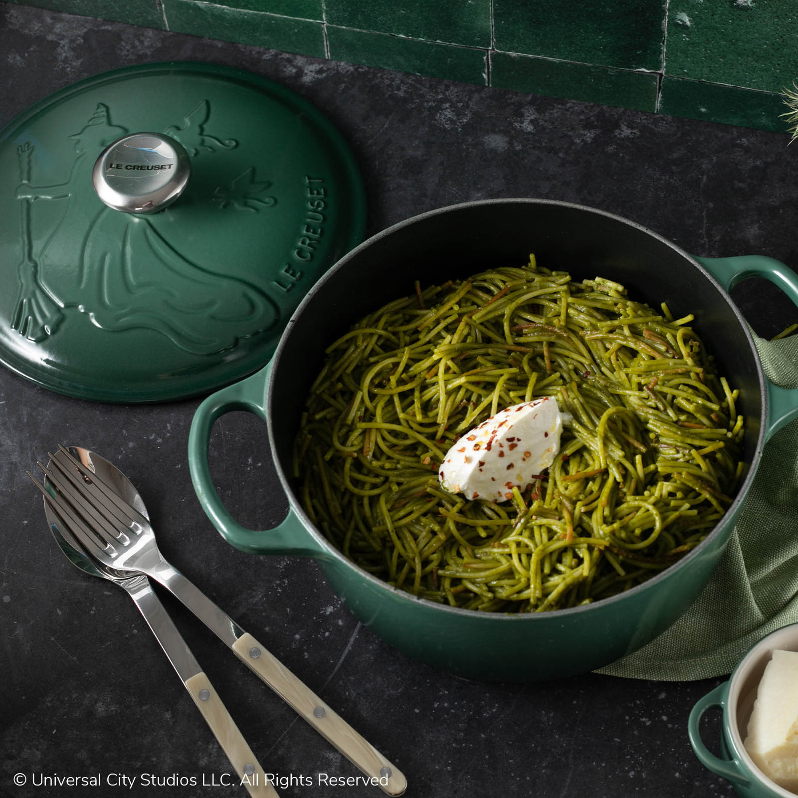 シグニチャー ココット・ロンド 24cm エルファバレリーフ