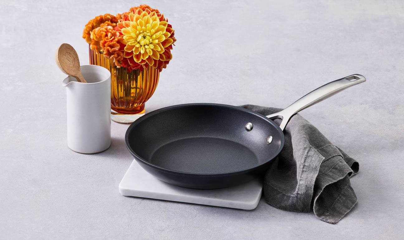 Toughened Non-Stick Shallow Frying Pan | Le Creuset FI