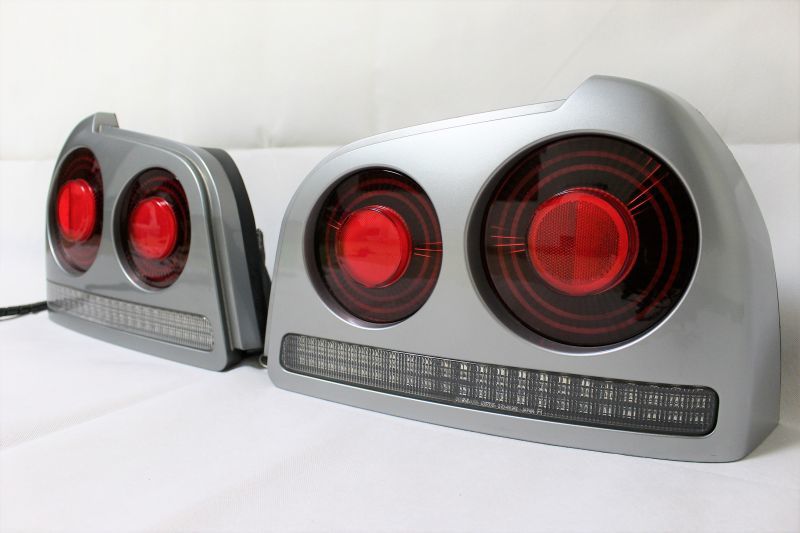 R34 スカイライン 4ドア セダン フルLEDテール 立体アクリル加工 - LED