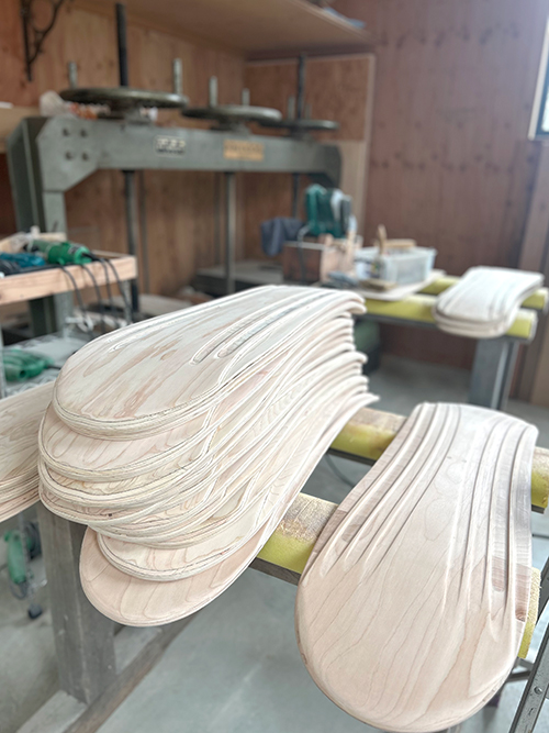 □ 芽育雪板 □ 2024/25 北郷産 Hand-shaped MAKE Snowtoy - LADE