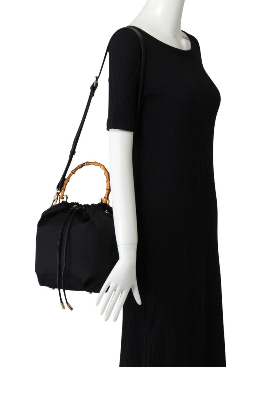 VIOLAd'ORO - バンブーハンドル2WAYナイロン巾着バッグ(ブラック