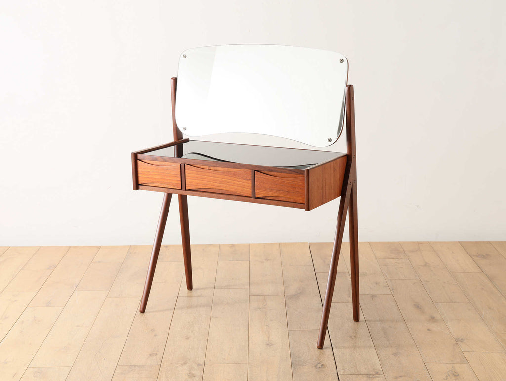 ARNE VODDER ドレッサー | ロイズ・アンティークス | ヨーロッパの