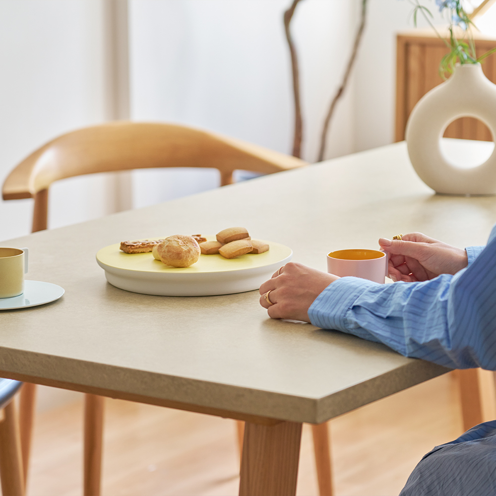 アクルテック ダイニングテーブル（横幅160 x 奥行85 cm