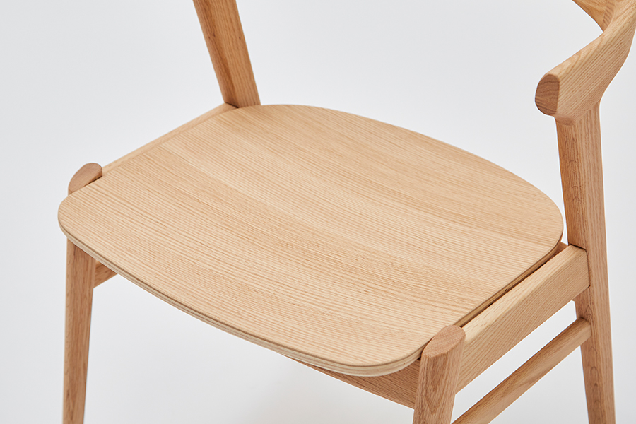 go（ゴウ）アームチェア OAK エクリュ（板座） - ダイニングチェアの