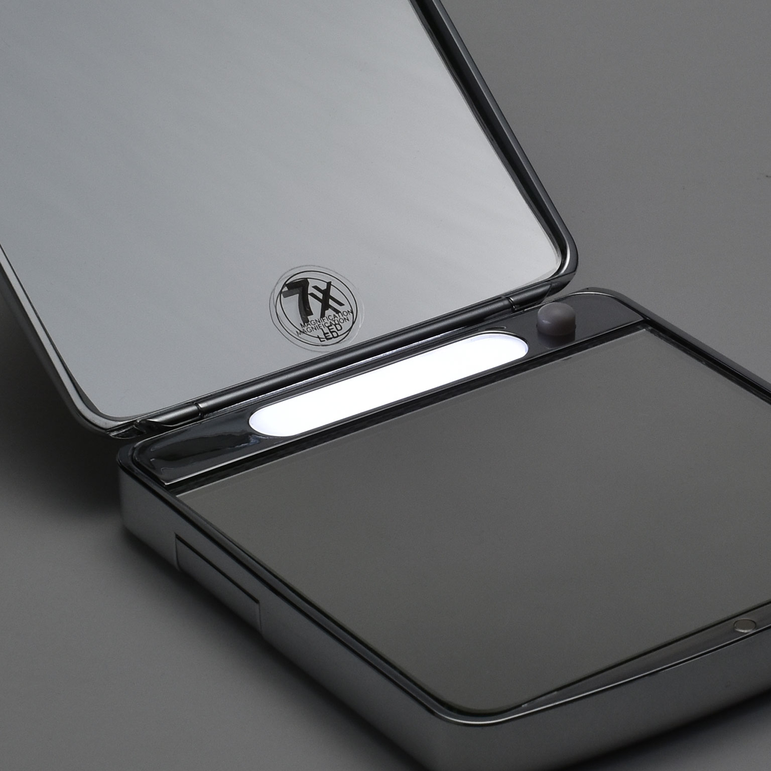 DECOR WALTHER（デコワルター）LED付コンパクトミラー | LIVING MOTIF