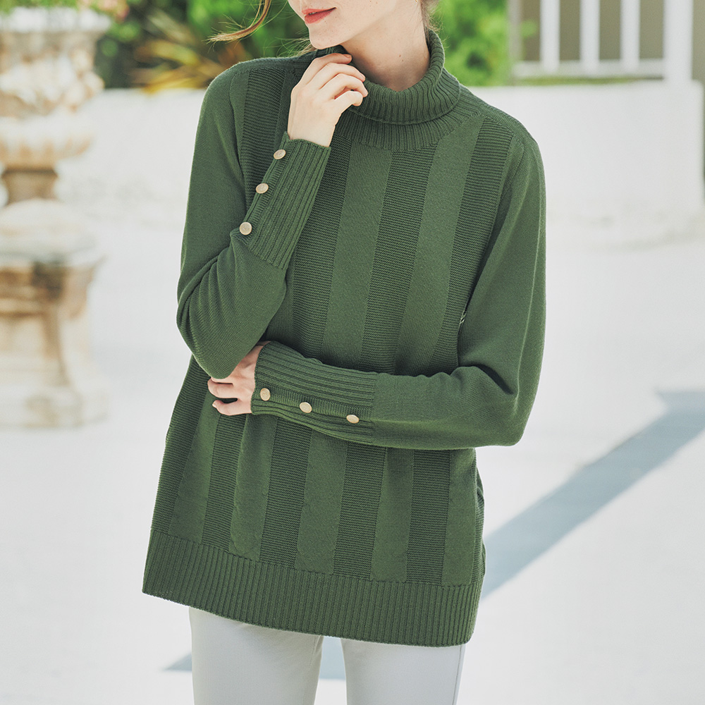 セッテプントウーノ ボタン付き・タートルネックプルオーバー | ライト