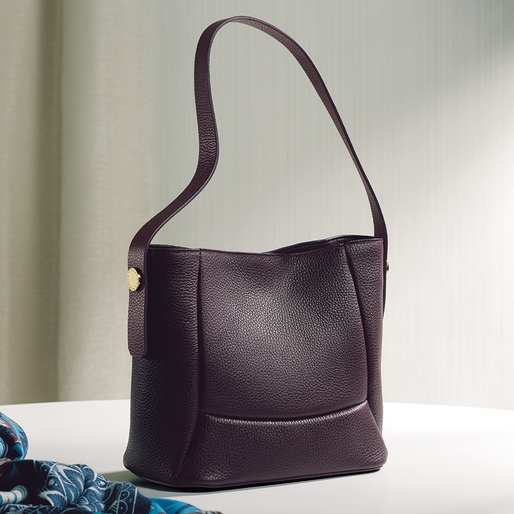 マウロ ゴヴェルナ レザーショルダーバッグ | ライトアップオンライン