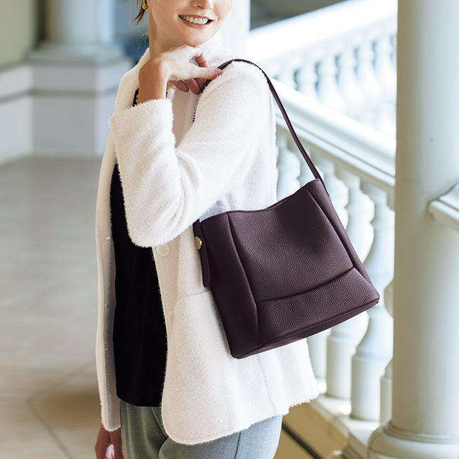 マウロ ゴヴェルナ レザーショルダーバッグ | ライトアップオンライン